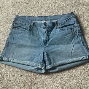 Levi Stretch Shorts